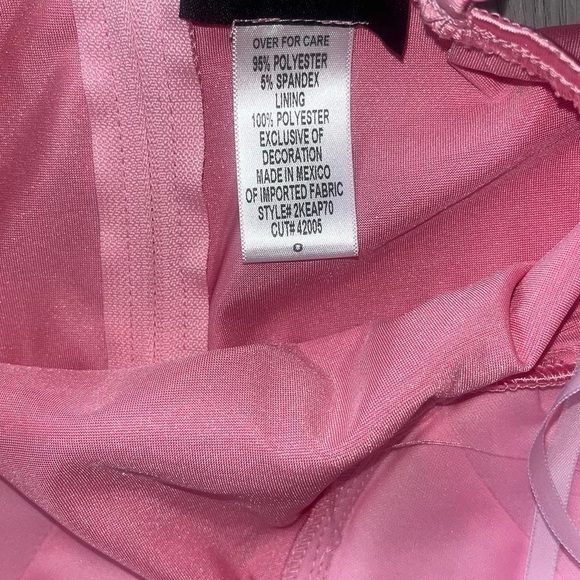 Elegant Pink Satin Dress - Picture 4 of 6